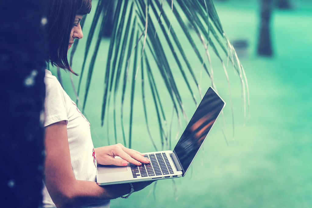 Cumpărături online de pe laptop